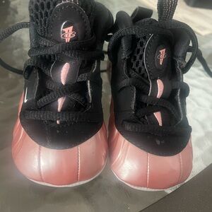 Nike Kids Sneakers in Black and Pink
